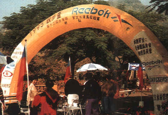 arch2.jpg (33266 bytes)